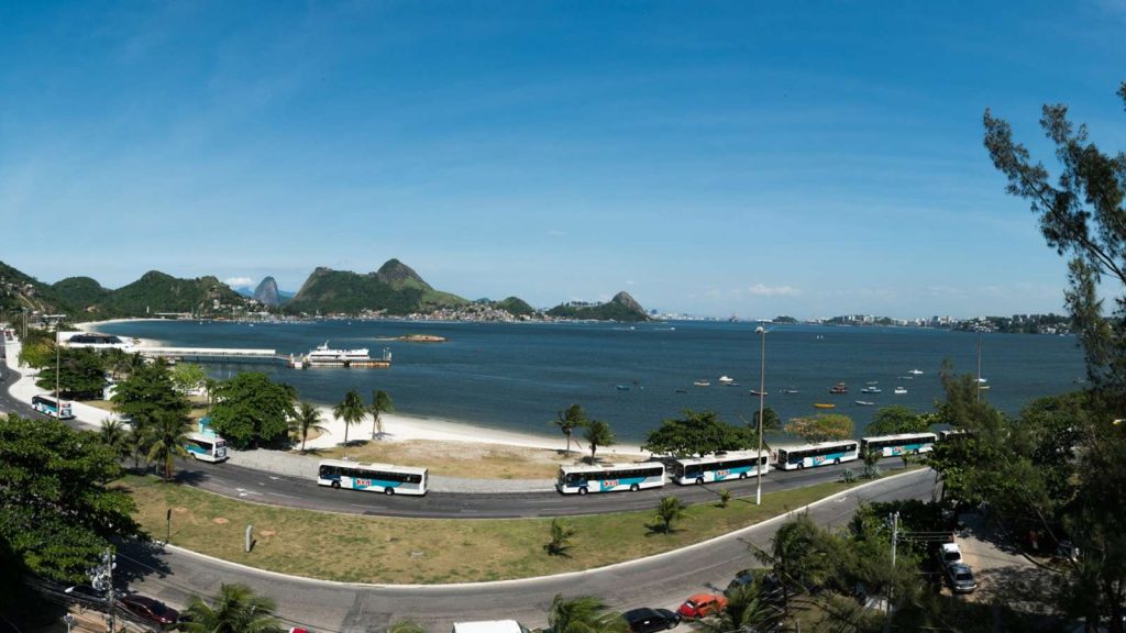 Vista de frente ao Mar na praia de Charitas em Niterói, no Hotel Solar do Amanhecer